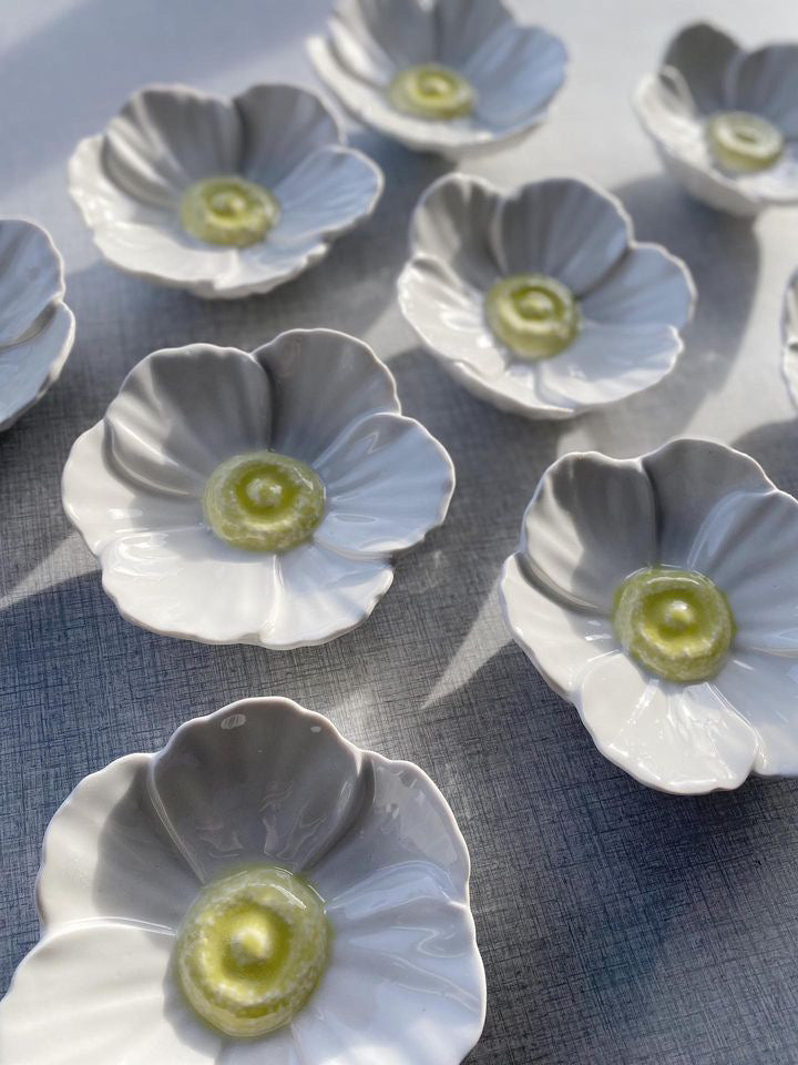 Porselensgarasjen | Håndlagd blomst