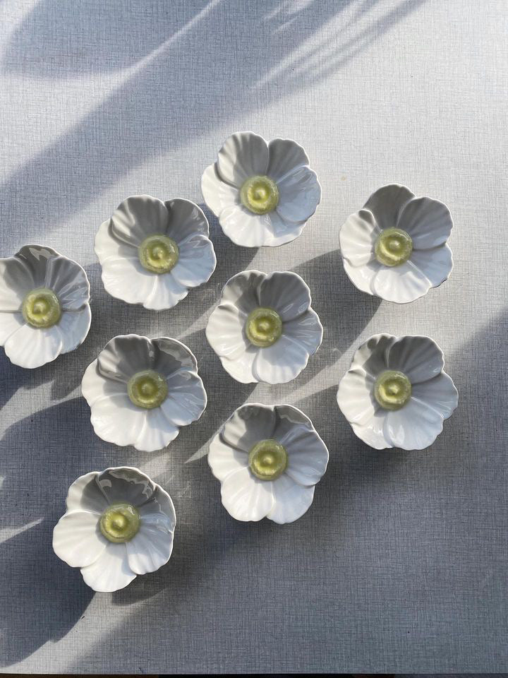 Porselensgarasjen | Håndlagd blomst