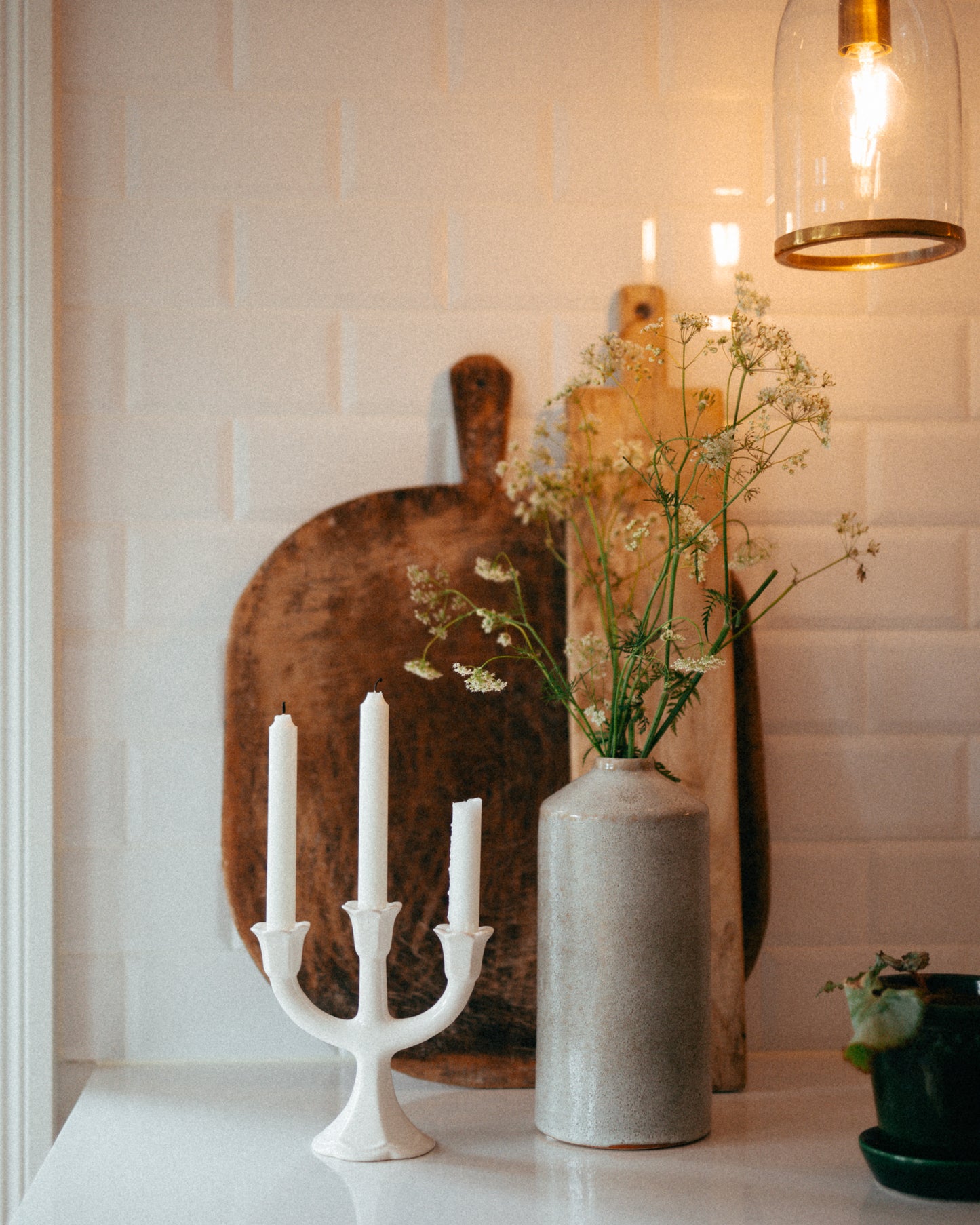 Hvit blomster lysestake