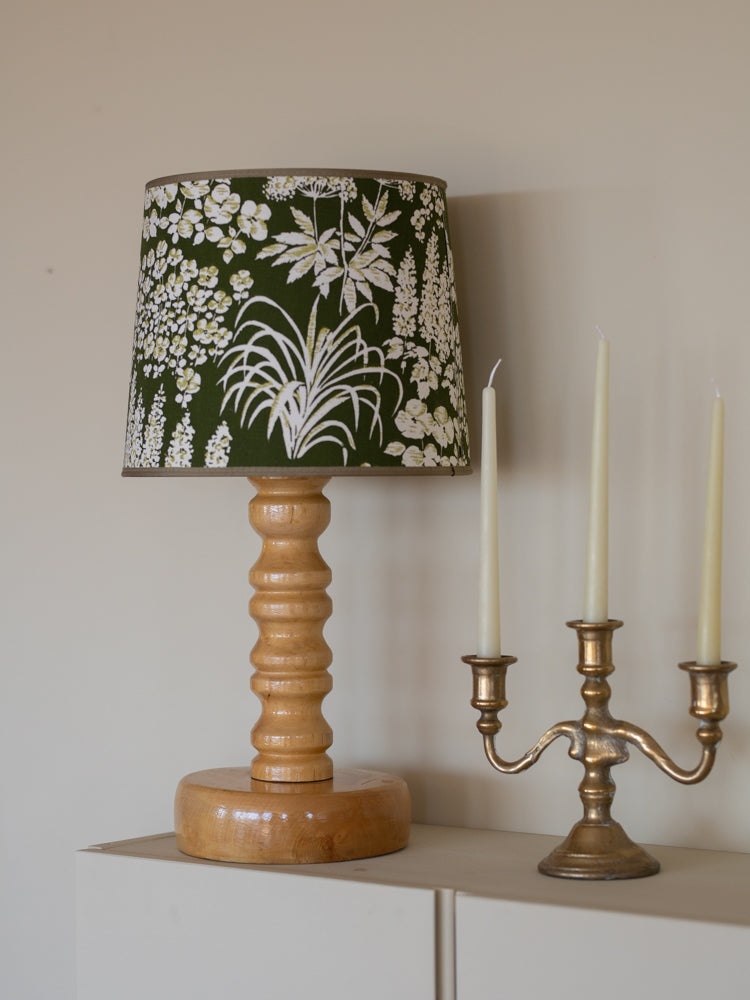 Trelampe med grønn skjerm
